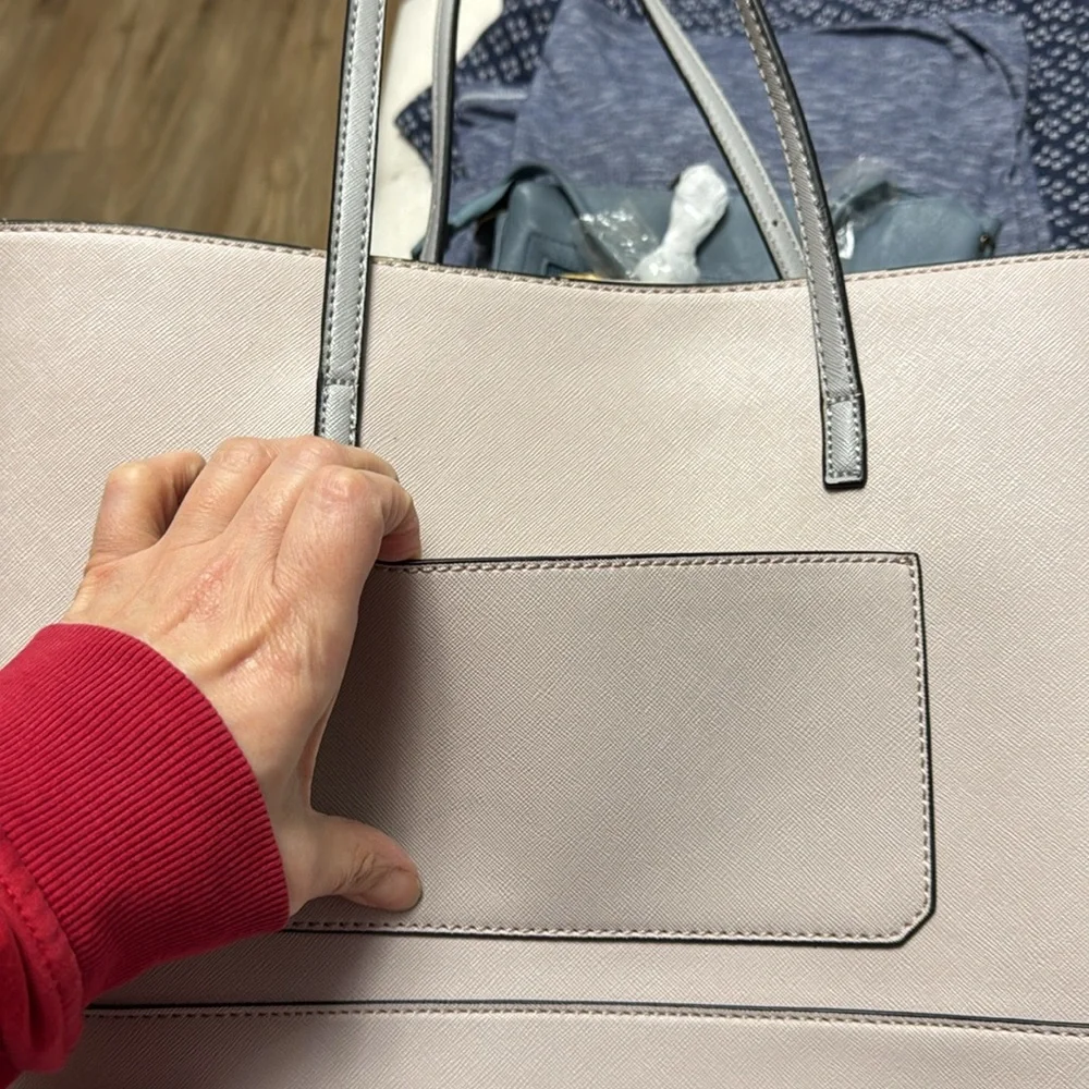 Guess hand bag in great condition - Picture 4 of 4